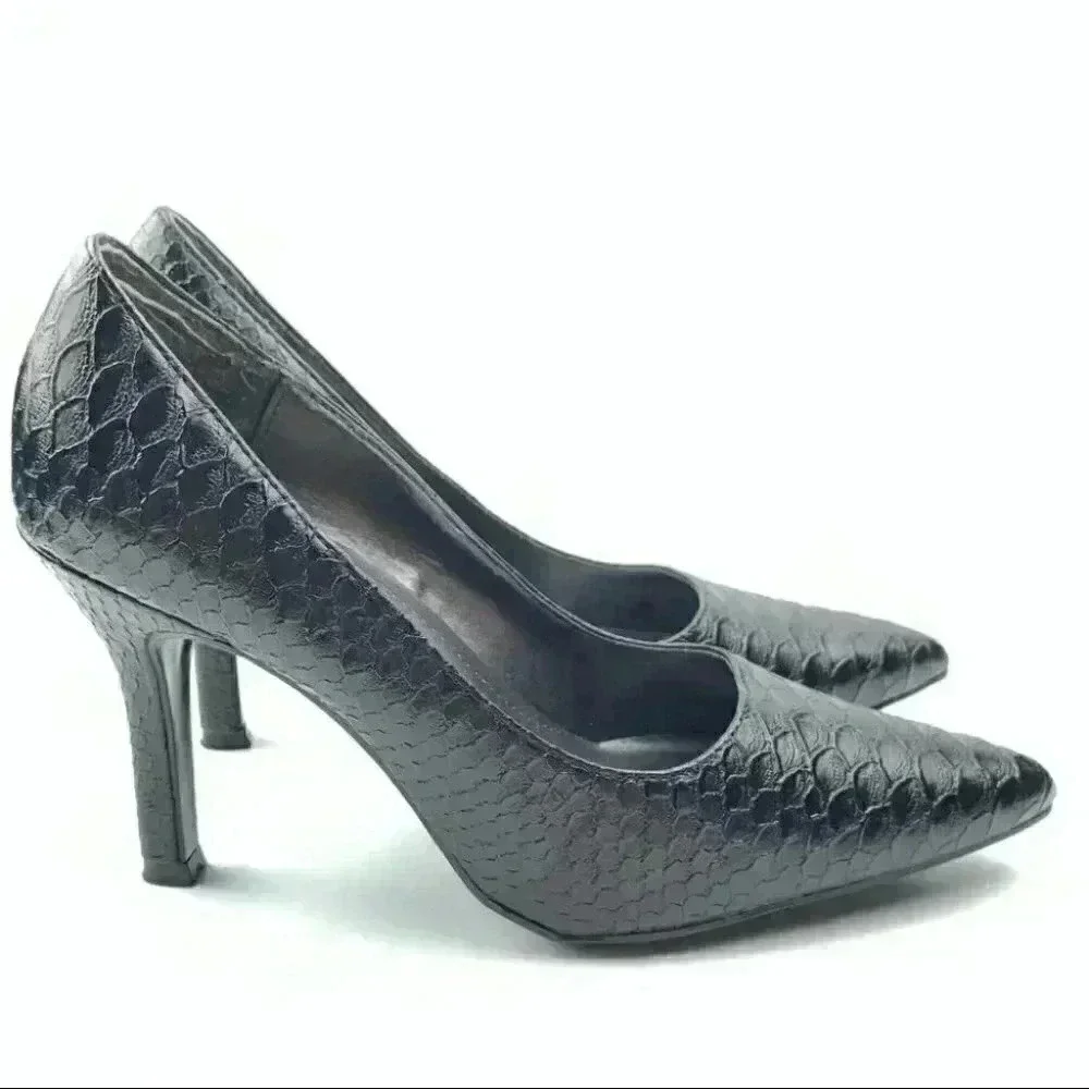 Liz Claiborne flex heels sz 5.5 black faux leather
